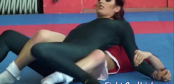  Cheerleading les pussylicking wrestling babe